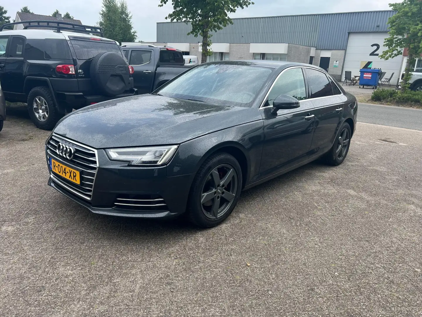 Audi A4 Limousine 2.0 TFSI ultra Design Pro Line Plus Grijs - 1