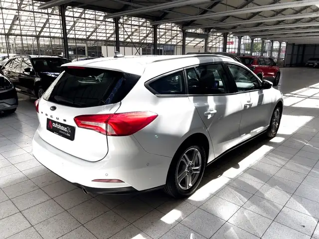 Ford Focus view 5