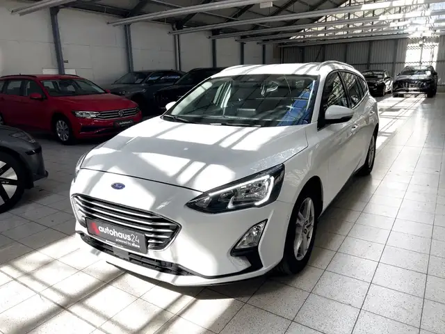 Ford Focus view 3