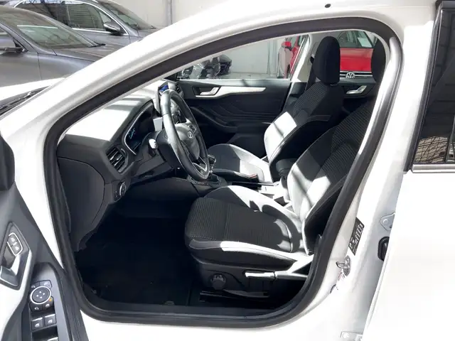 Ford Focus view 8
