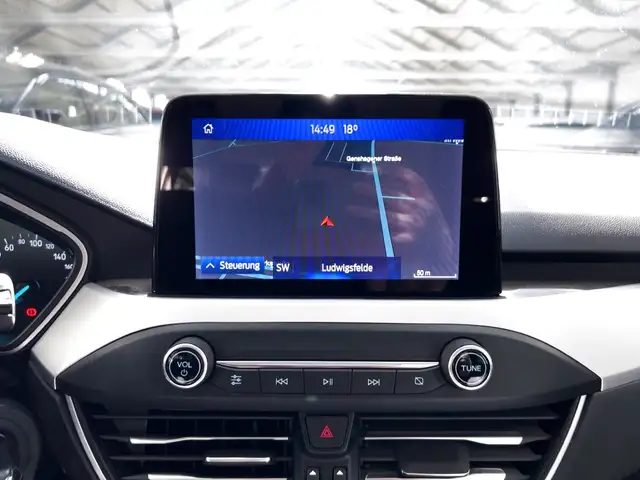 Ford Focus view 12
