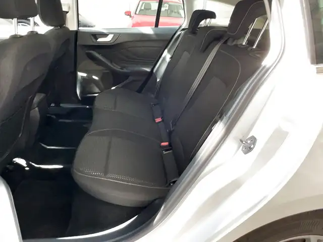 Ford Focus view 15