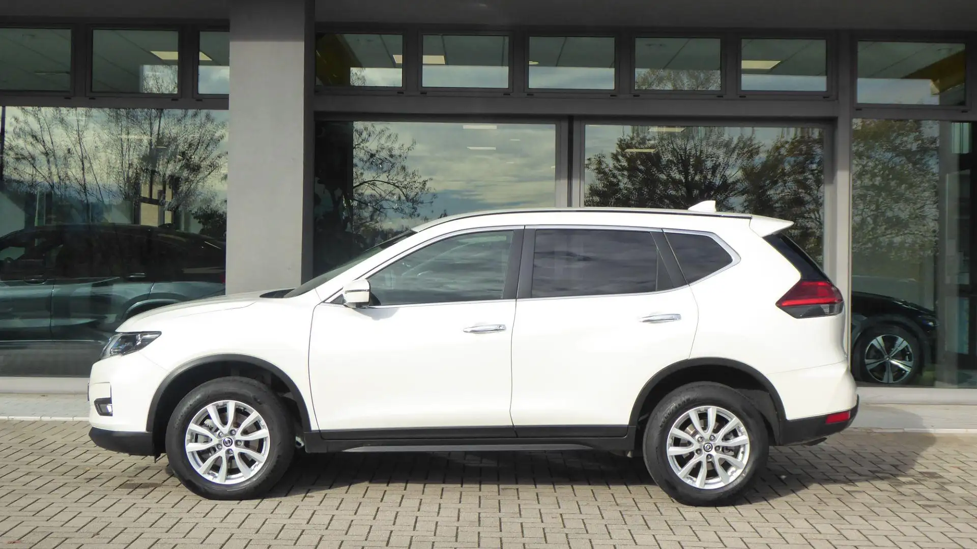 Nissan X-Trail 2.0 dCi 4WD N-Connecta Bianco - 2
