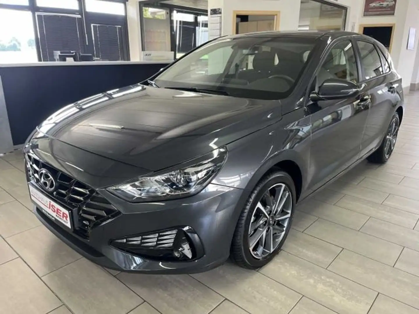 Hyundai i30 1.5 Pure App KAM DAB Temp Klimaautom USB BT Gris - 2