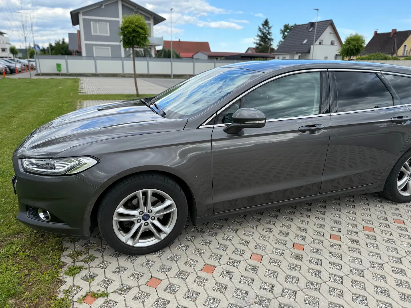 Ford Mondeo Traveller Titanium 2,0 TDCi Start/Stop Grau - 2