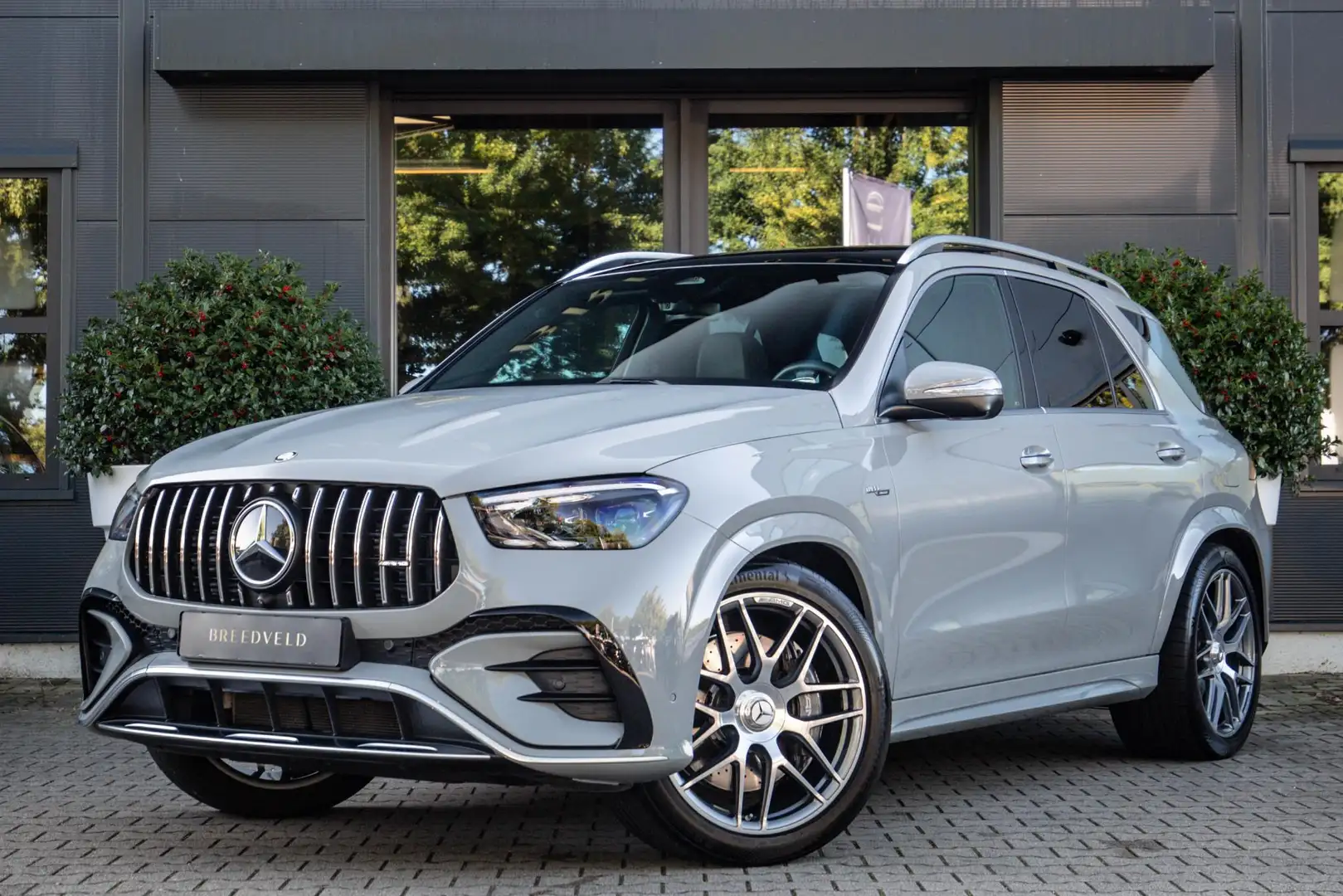 Mercedes-Benz GLE 53 AMG Hybrid 4MATIC+ Premium Plus Grijs - 1