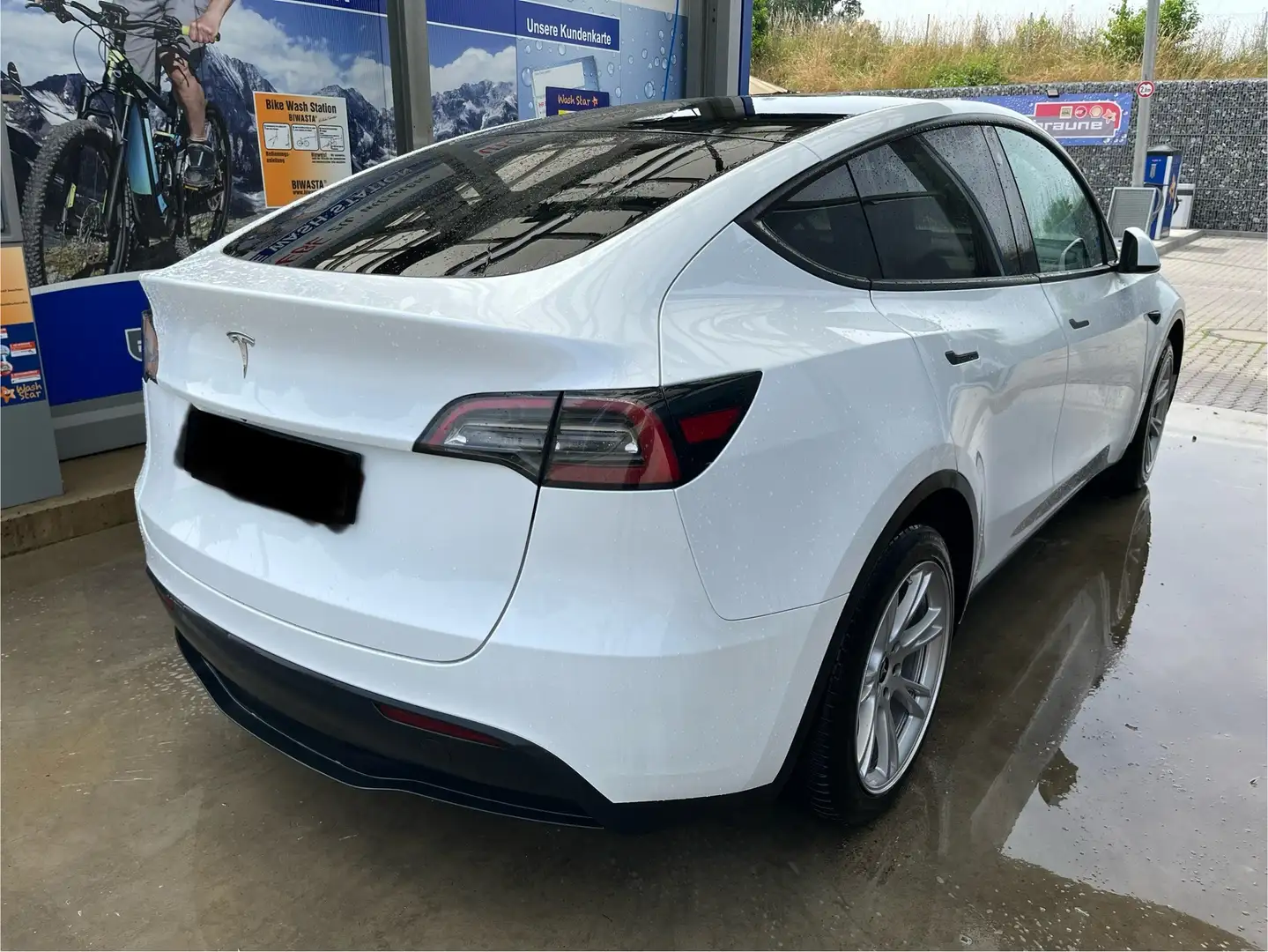 Tesla Model Y RWD - 1