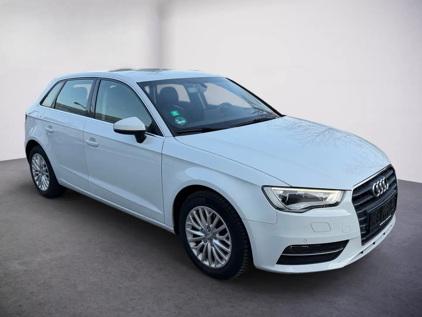 Audi A3 1.6 TDI Ambiente Weiß - 2