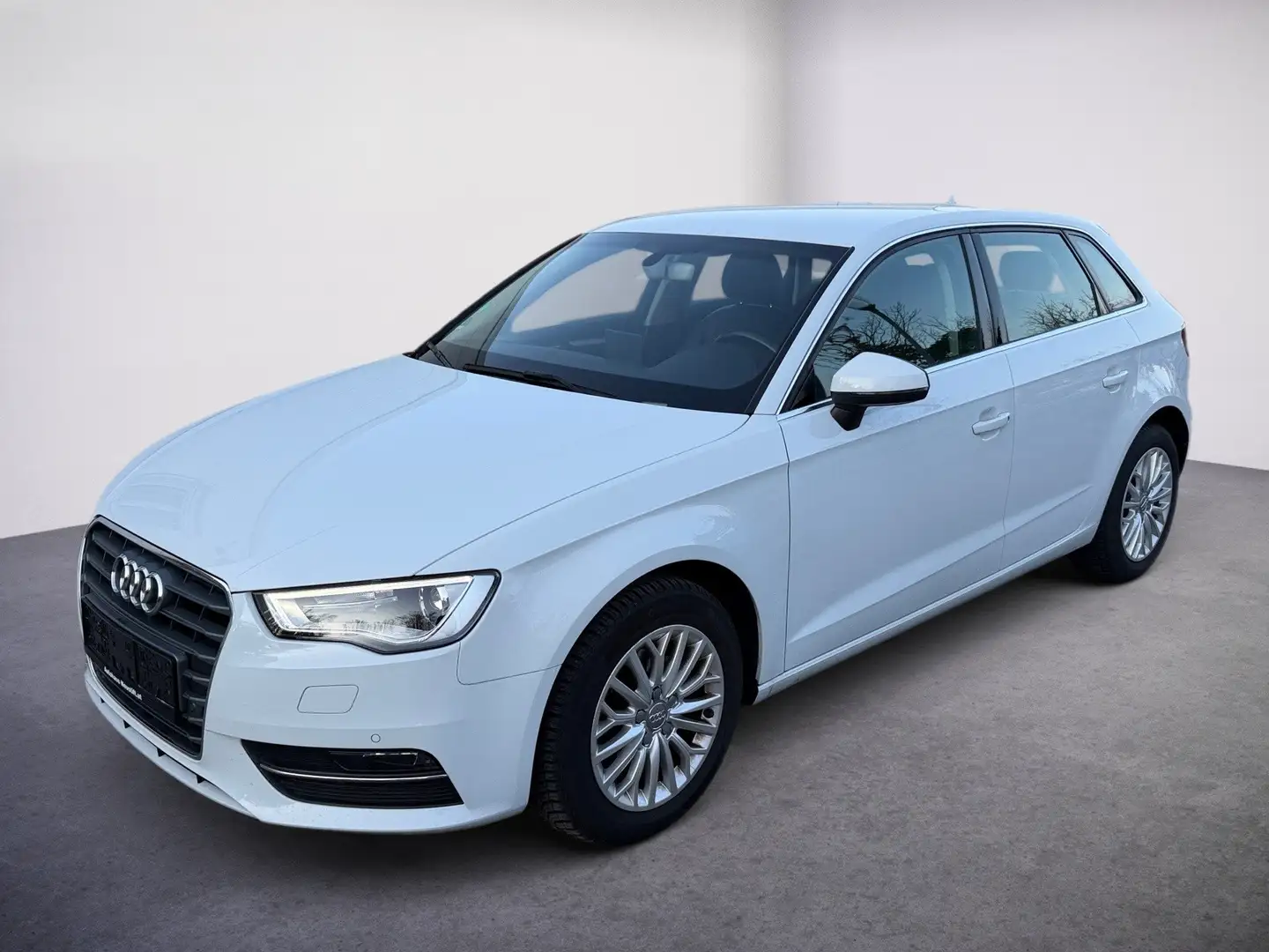 Audi A3 1.6 TDI Ambiente Weiß - 1