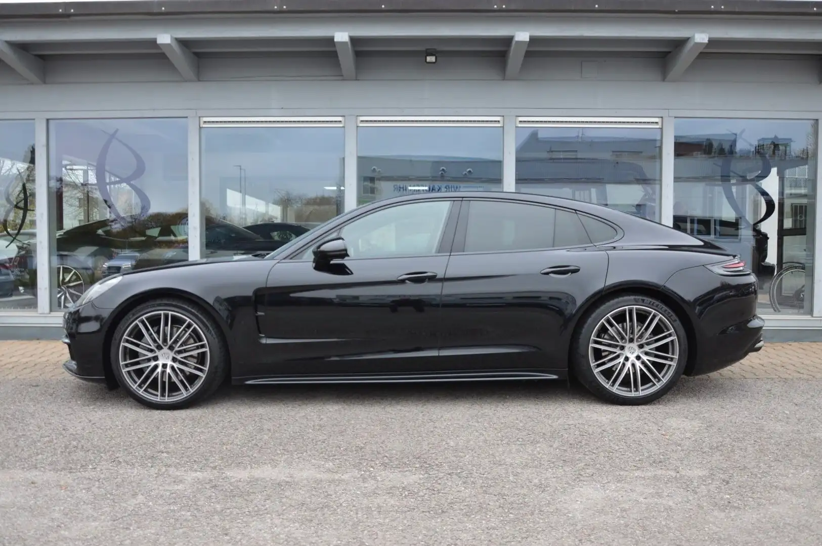 Porsche Panamera 4S SPORT-DESIGN*PANO*21"*APPROVED 10/25 Schwarz - 2