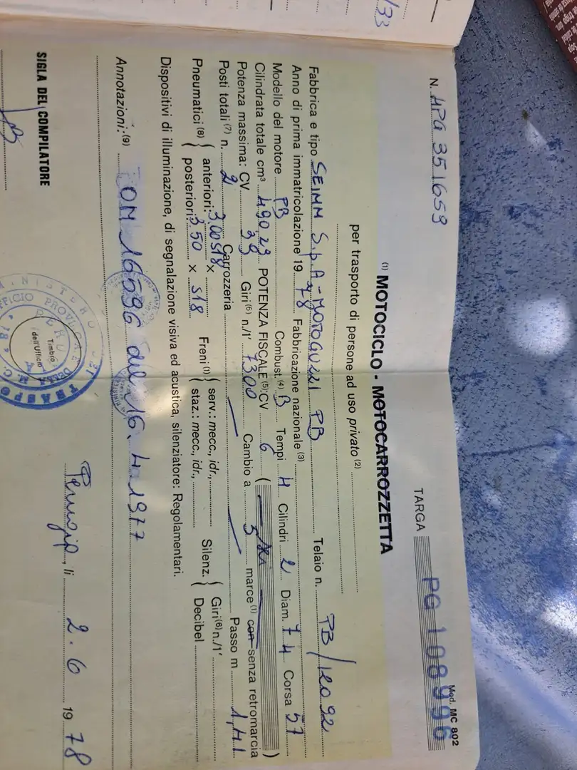 Moto Guzzi V 50 Rosso - 2