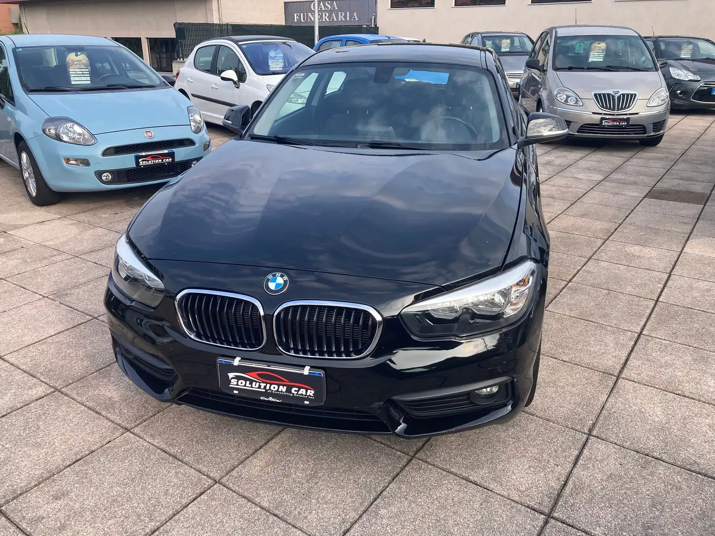 BMW 114 114d 5p Zwart - 1