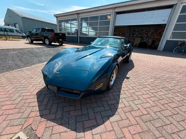 Corvette C3 Sehr schöne C3 L 82 wenig Meilen und 2 Vorb.