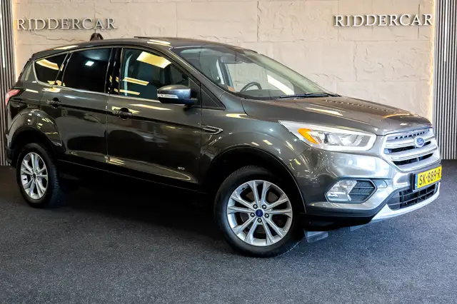 Ford Kuga view 3