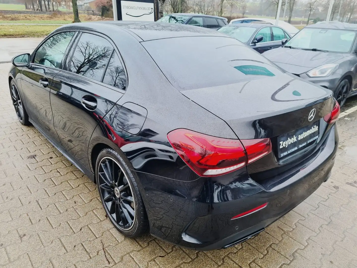 Mercedes-Benz A 200 A Limousine /AMG Line/ NIGHT/BURM/ Schwarz - 2