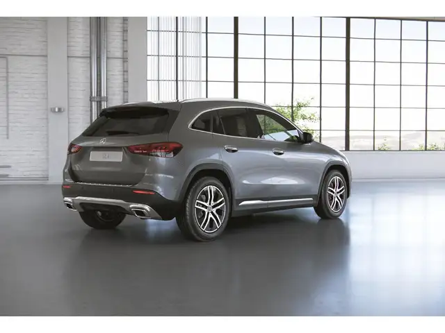 Mercedes-Benz GLA view 12