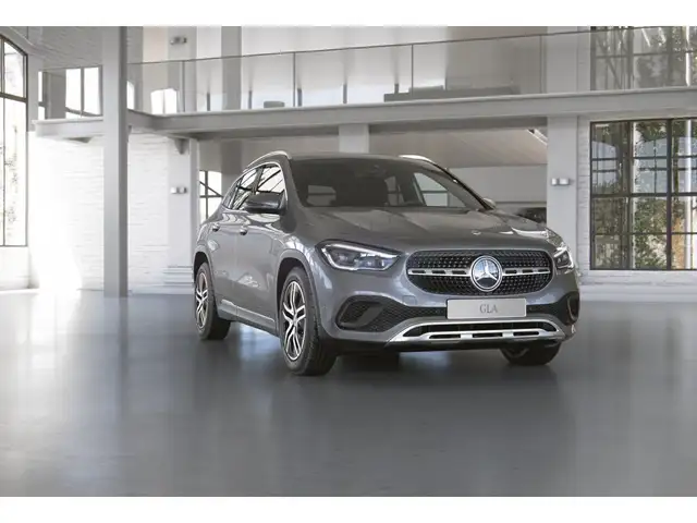 Mercedes-Benz GLA view 6