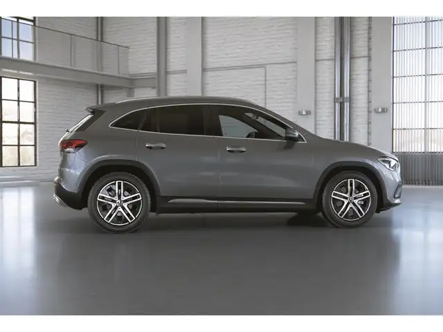 Mercedes-Benz GLA view 10