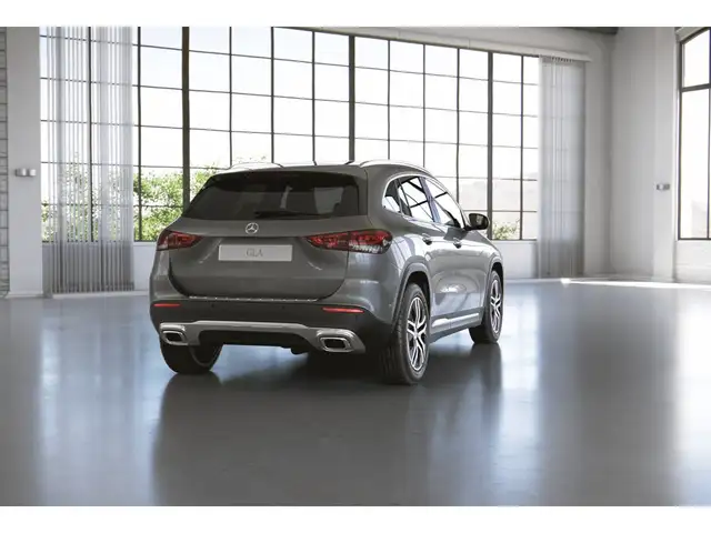 Mercedes-Benz GLA view 13