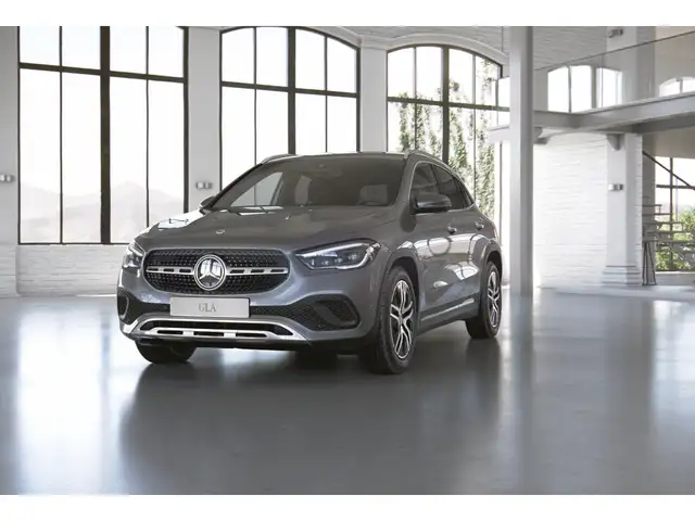 Mercedes-Benz GLA view 4
