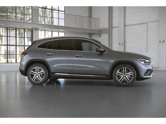 Mercedes-Benz GLA view 9