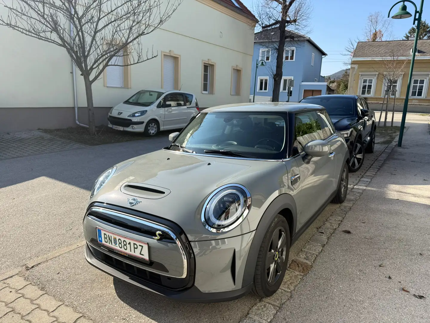 MINI Cooper SE MINI Cooper SE Essential Trip Aut LED Grau - 1