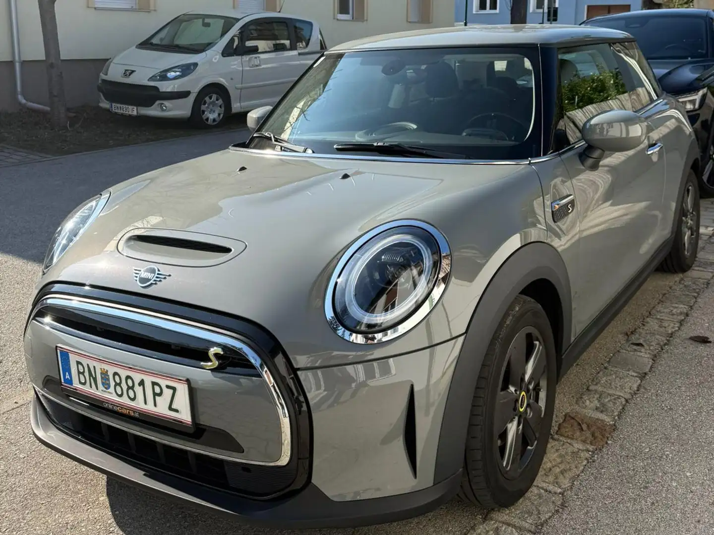 MINI Cooper SE MINI Cooper SE Essential Trip Aut LED Grau - 2