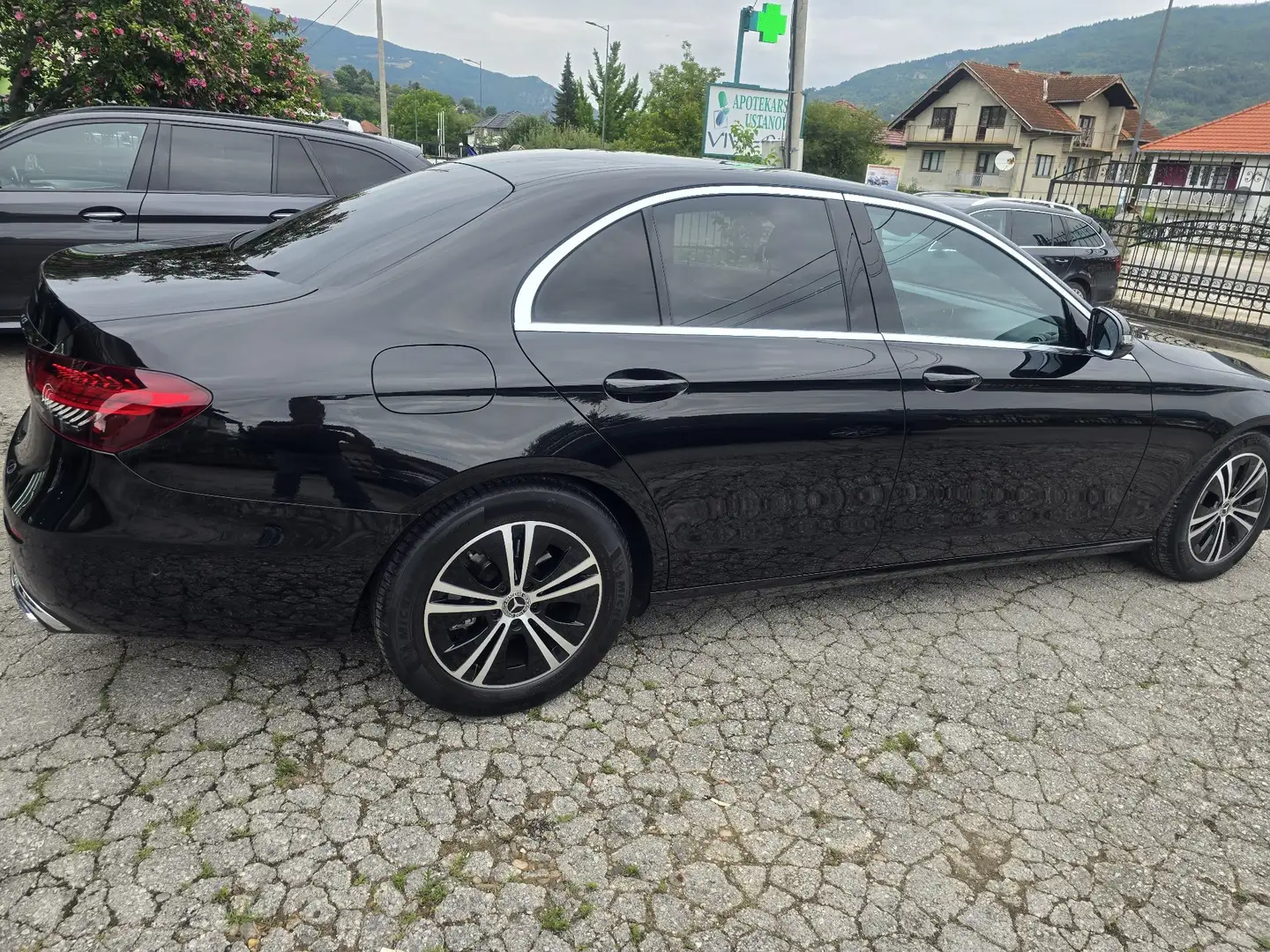 Mercedes-Benz E 220 d 9G-TRONIC Avantgarde - 2