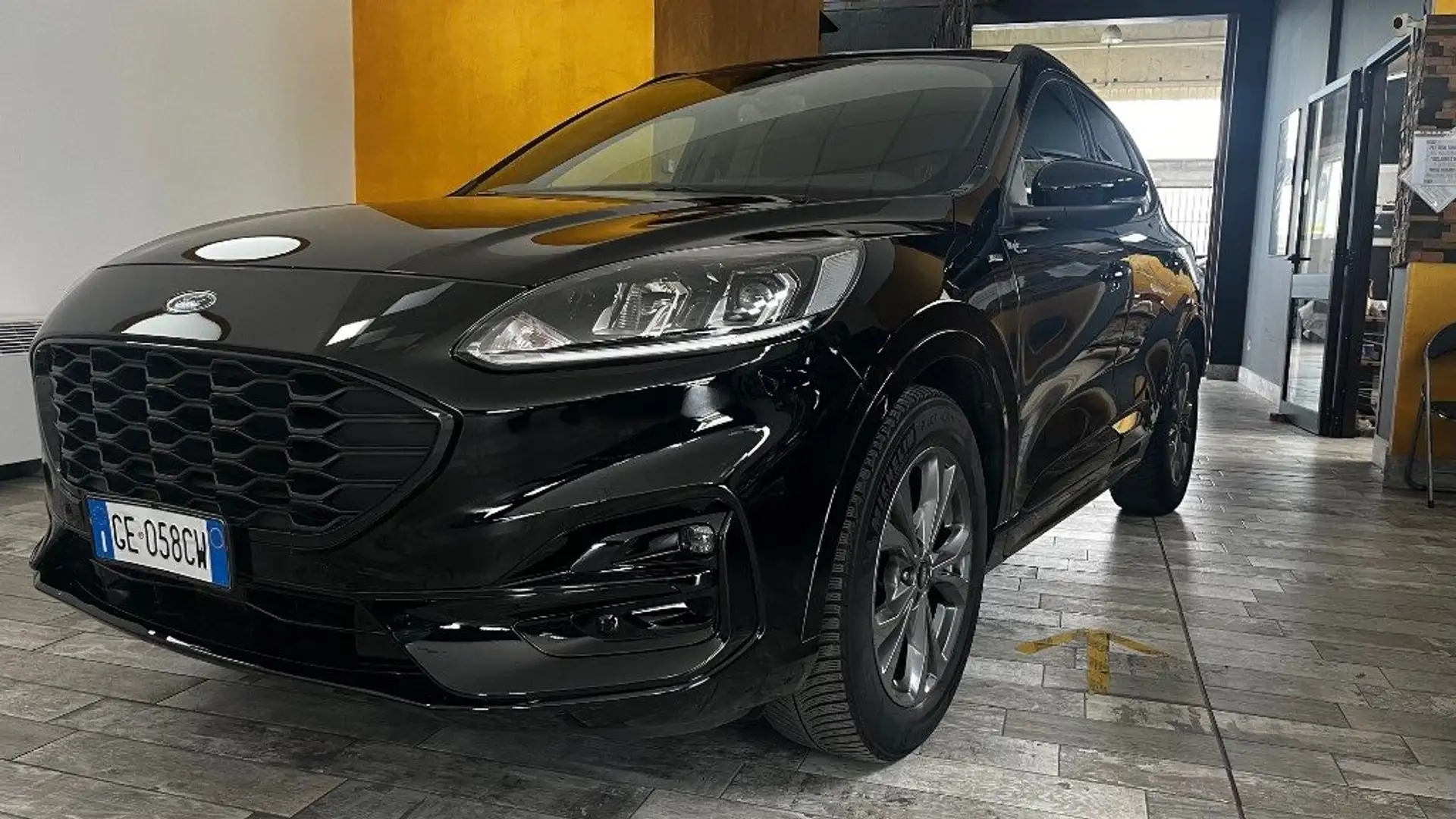 Ford Kuga 1.5 EcoBlue 120 CV 2WD ST-Line Noir - 1