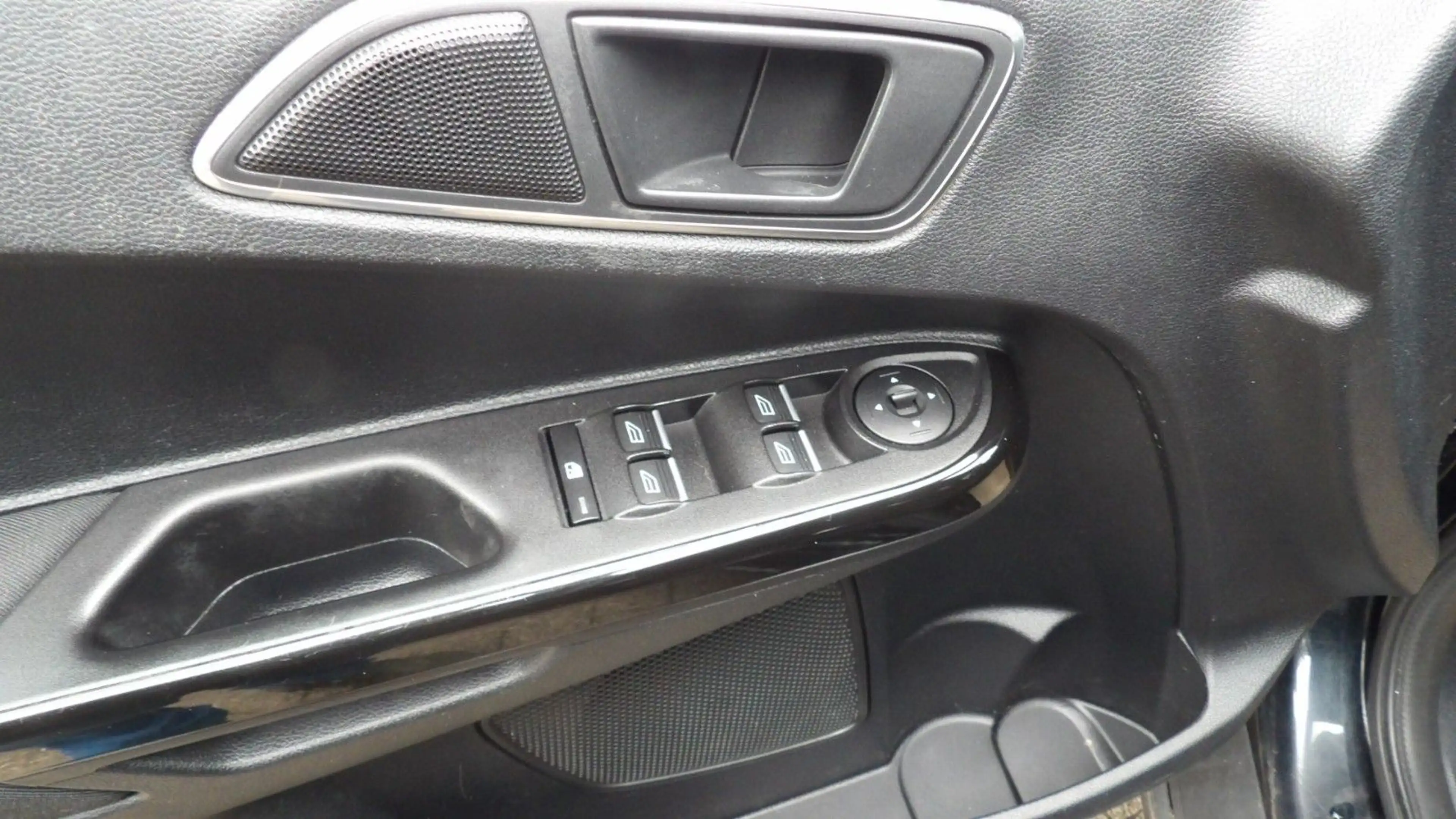 Ford B-Max B-MAX Titanium — photo 14