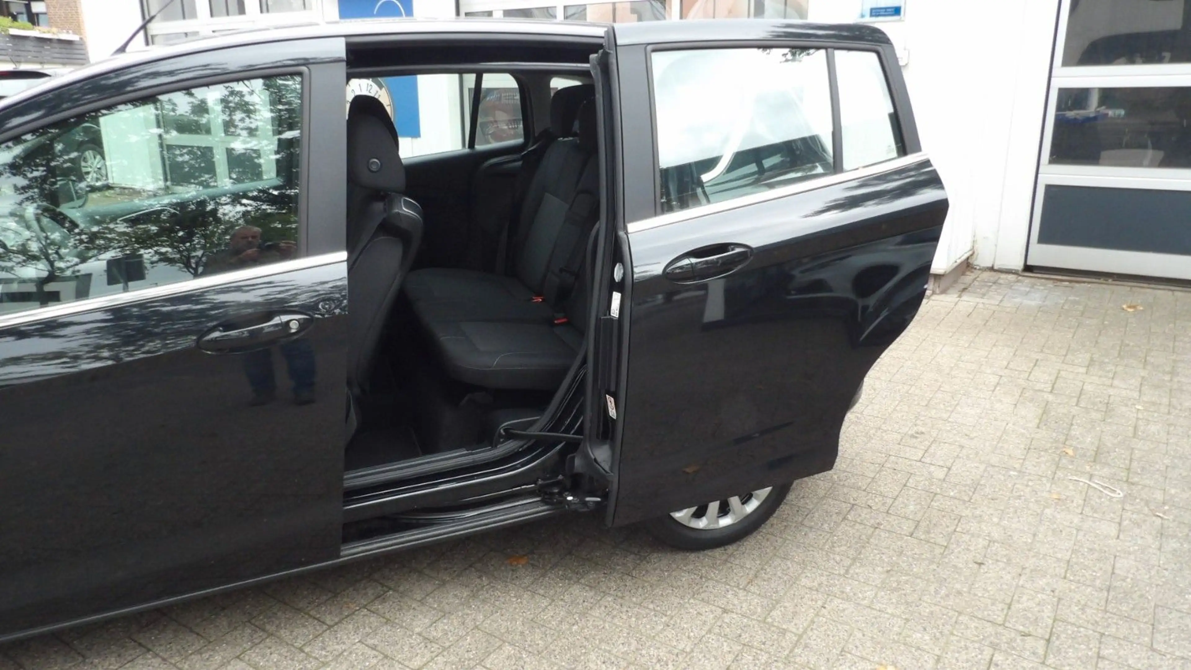 Ford B-Max B-MAX Titanium — photo 13