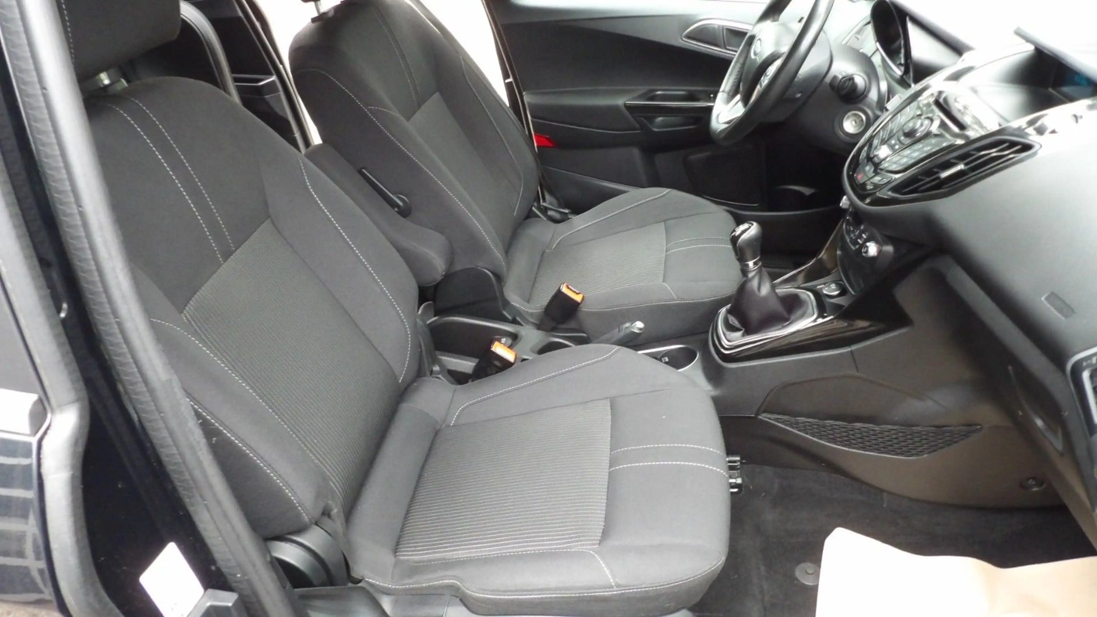 Ford B-Max B-MAX Titanium — photo 9