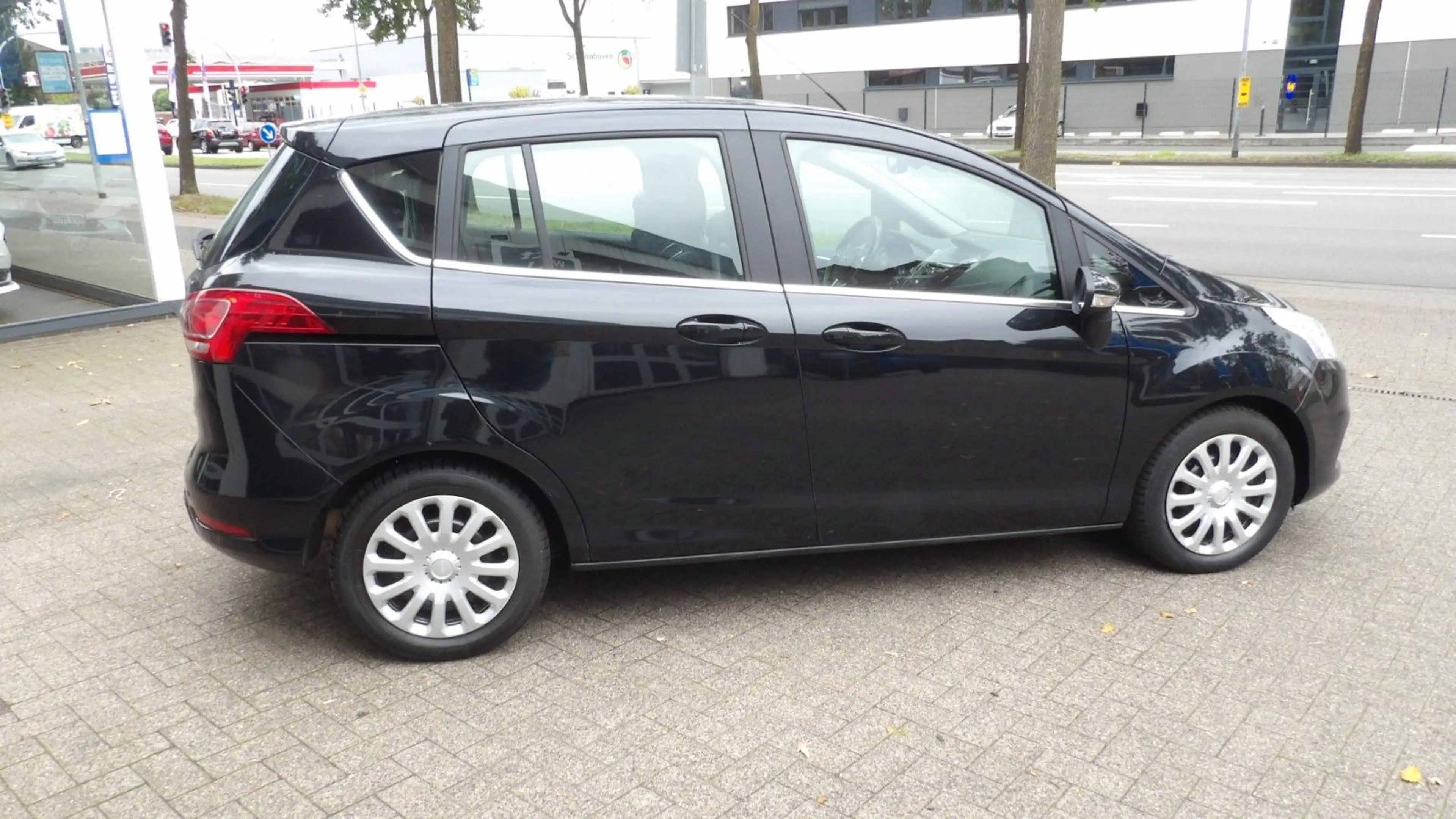 Ford B-Max B-MAX Titanium — photo 3