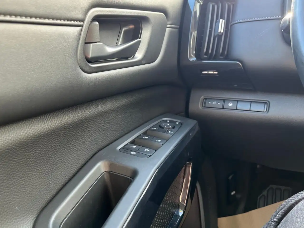 Nissan Pathfinder photo Nissan Pathfinder