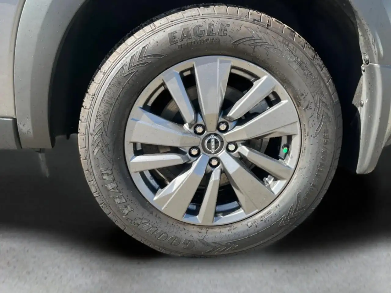 Nissan Pathfinder photo Nissan Pathfinder