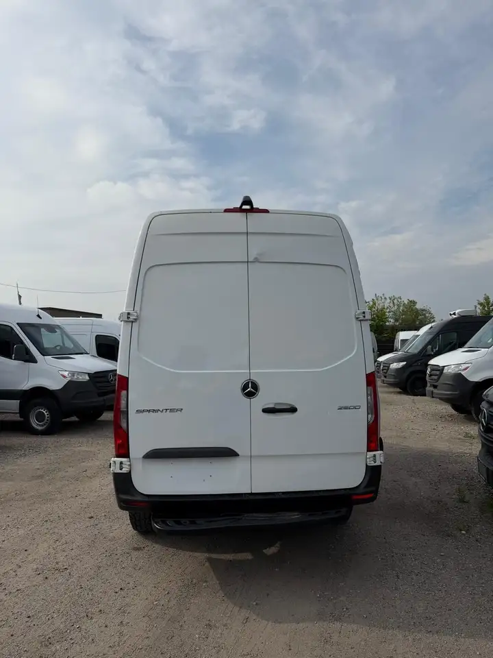 Mercedes-Benz Sprinter снимка Mercedes-Benz Sprinter