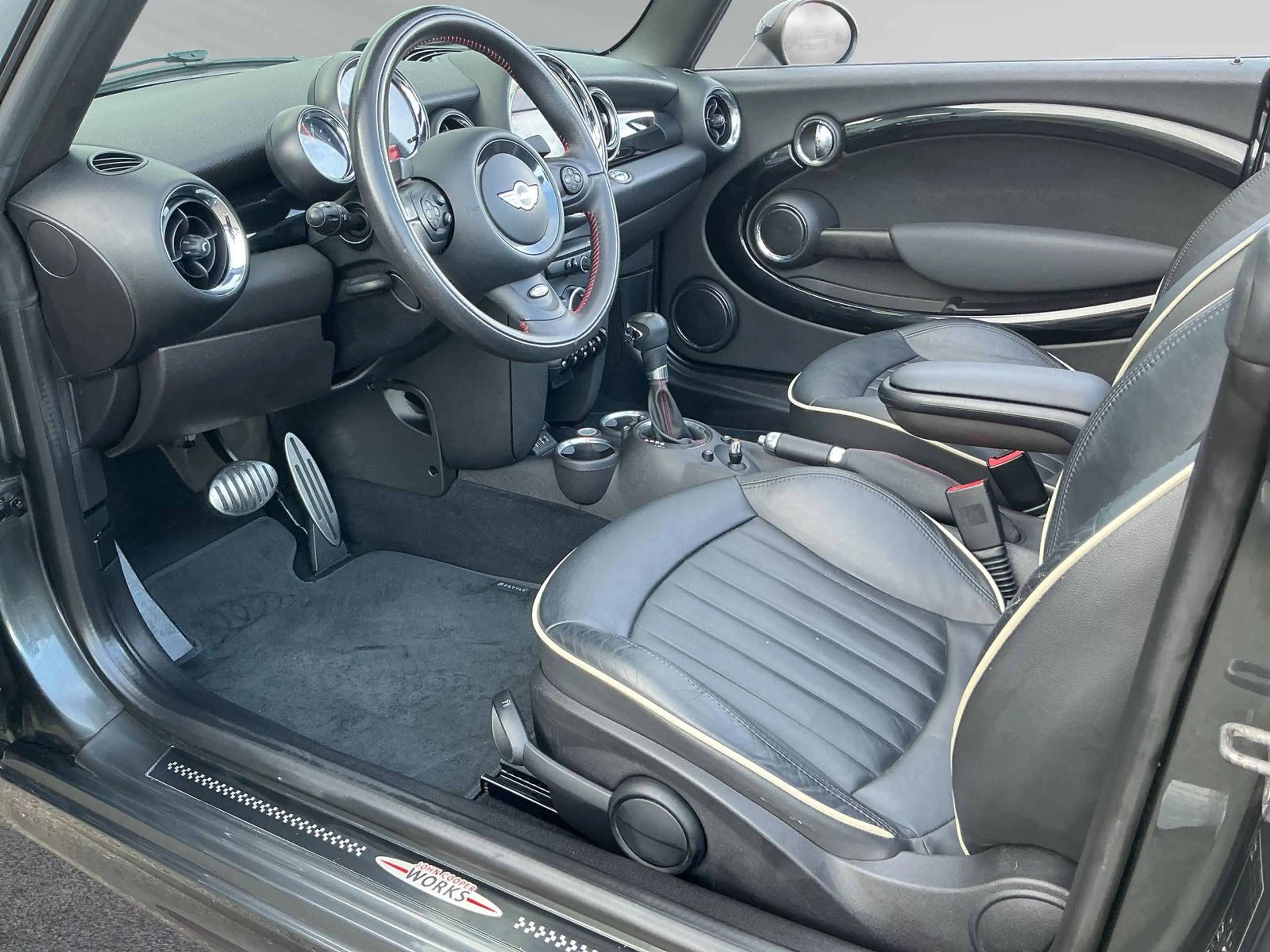 MINI John Cooper Works Cabrio AUT Chilli XEN NAVI SHZ — photo 12