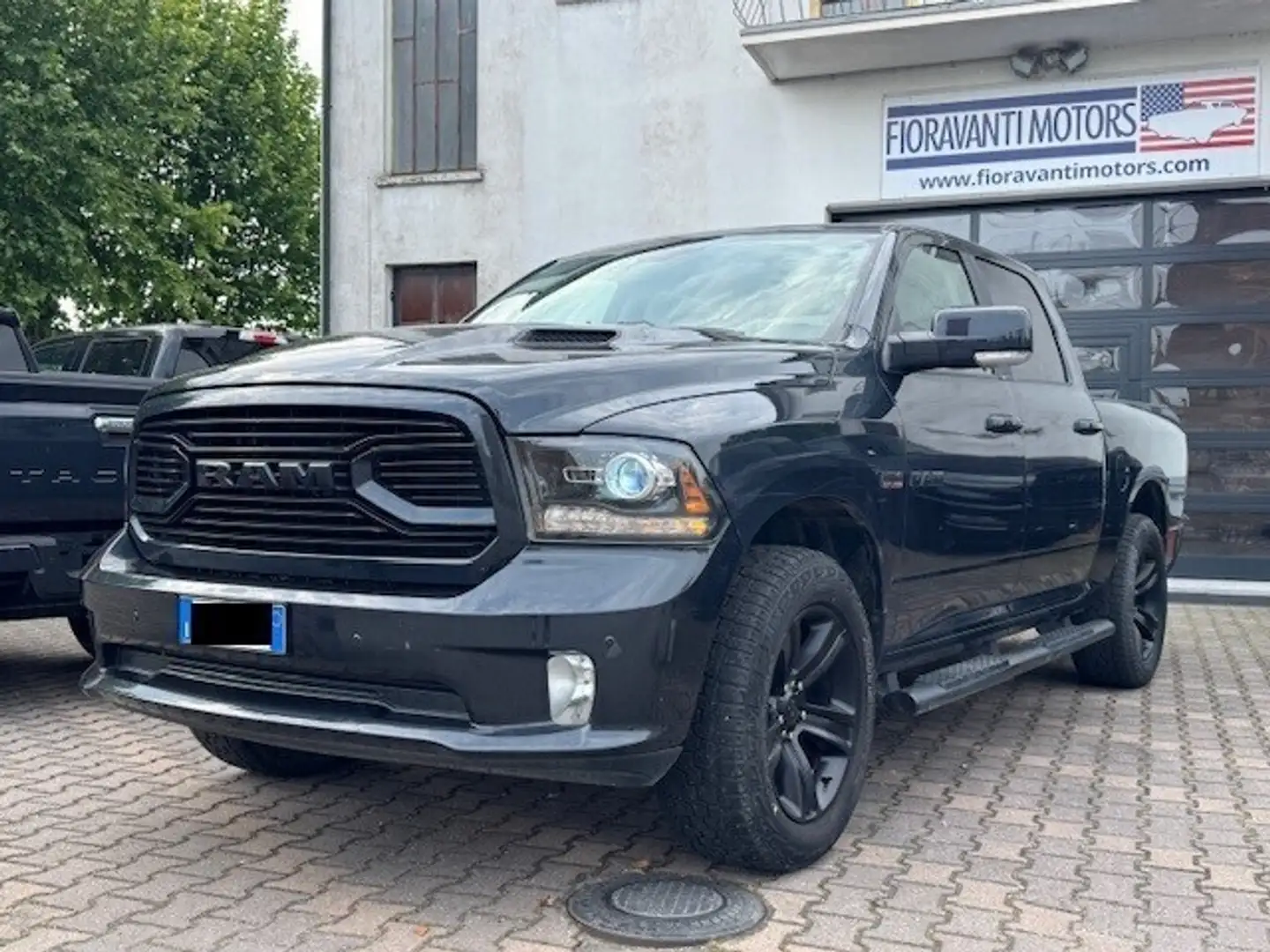 Dodge RAM 1500 SPORT RT CREW CAB 4x4 5.7L V8 Gris - 1