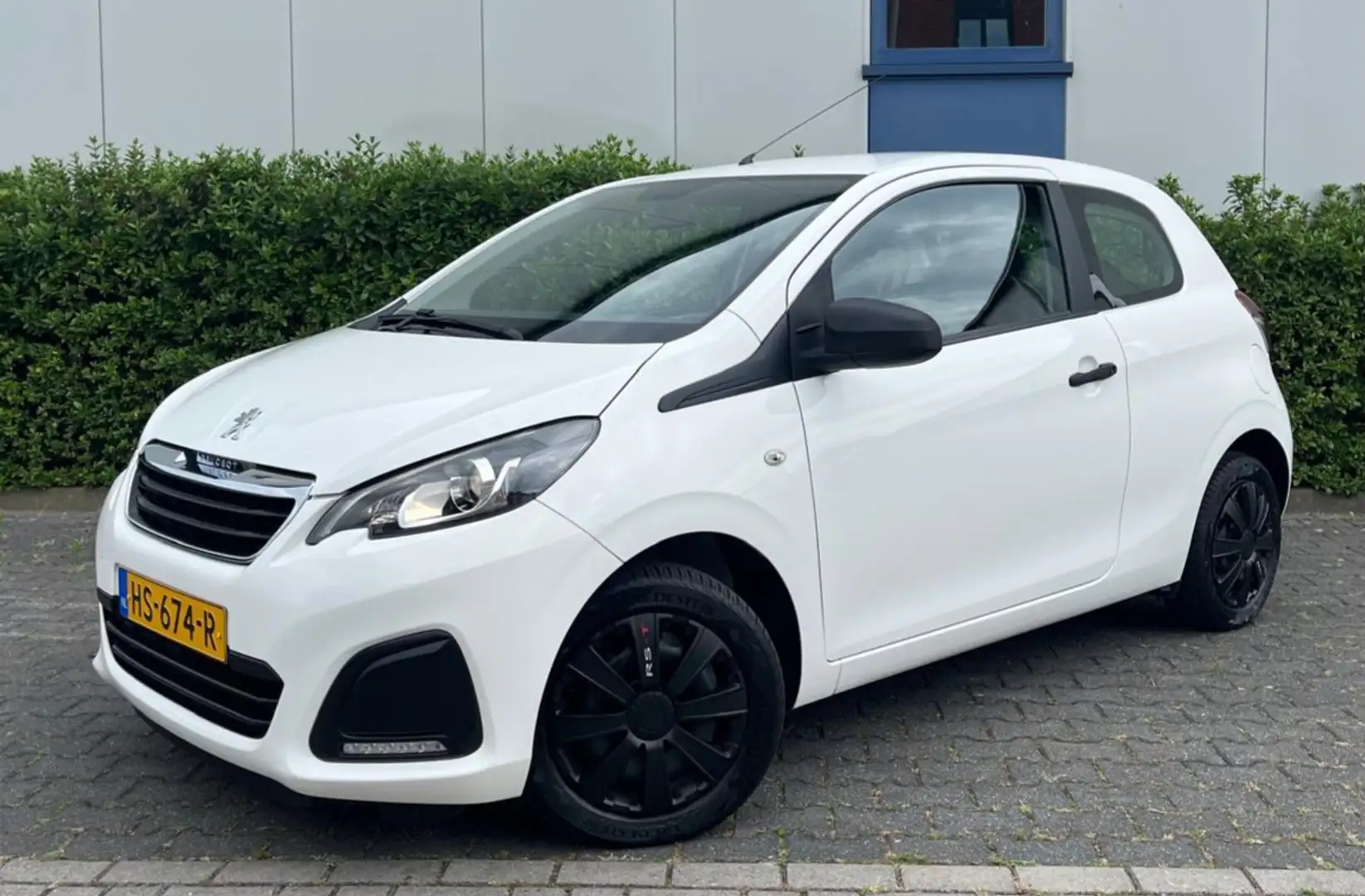 Peugeot 108 1.0 e-VTi 68pk 3D Junior Wit - 1