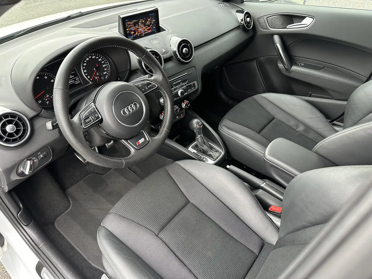 Audi A1 Sportback 1.4 TFSI S-Line AUT | Xenon | Trekhaak | Wit - 2