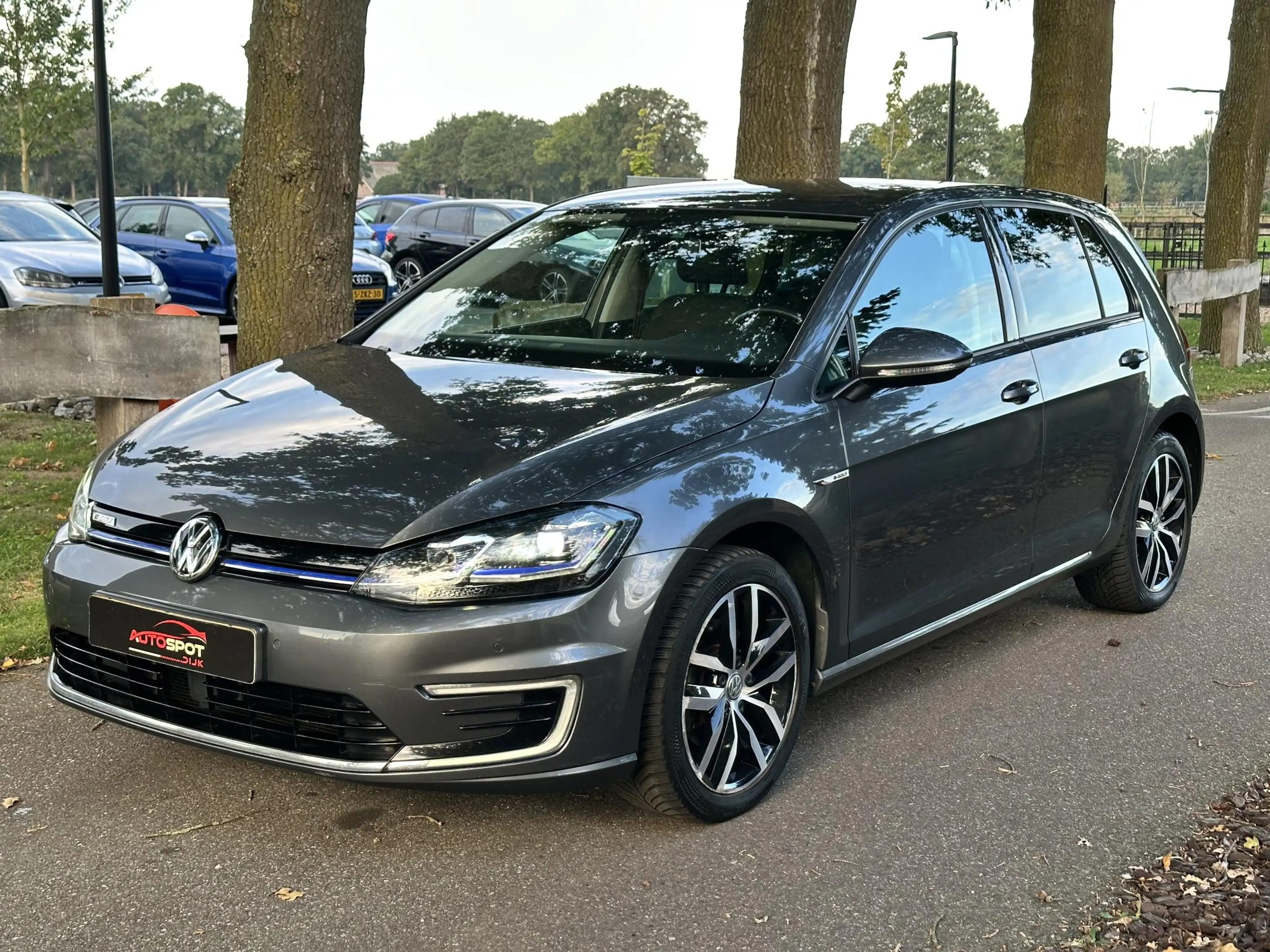 Volkswagen e-Golf e-Golf — photo 7
