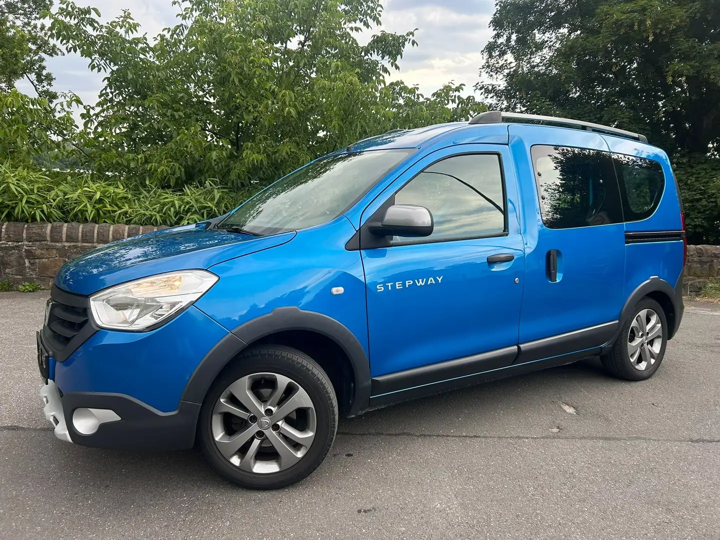 Dacia Dokker Stepway 1.5 dCi Navi/Klima/2.Hand Blau - 1