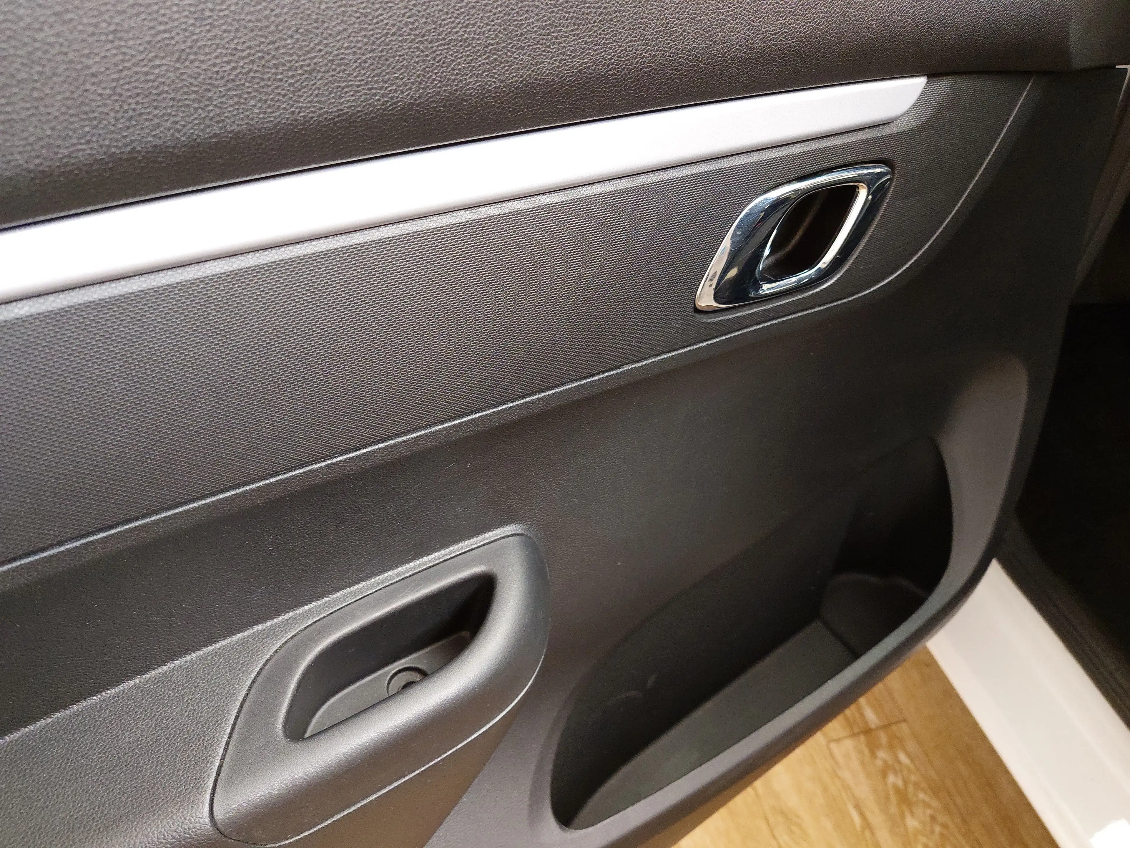 Dacia Spring Electric Essential Navi T-Leder PDC LM — photo 5