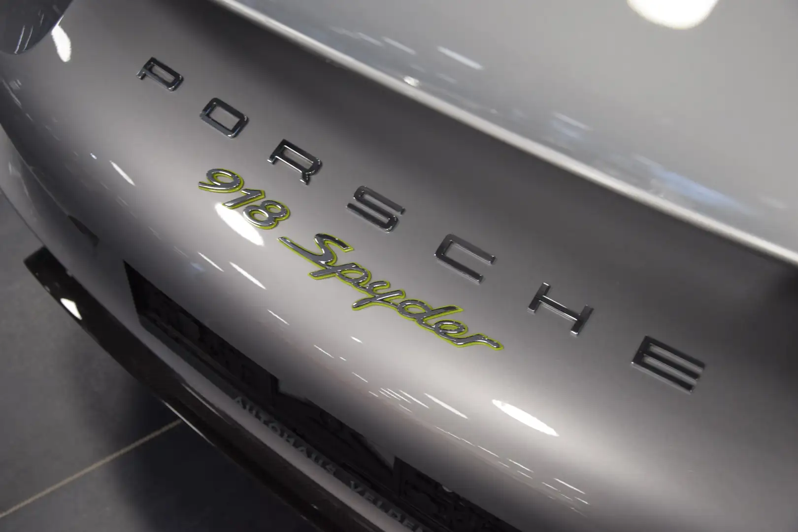 Porsche 918 Spyder Hybrid PHEV 4,6 DSG Service NEU Silber - 2