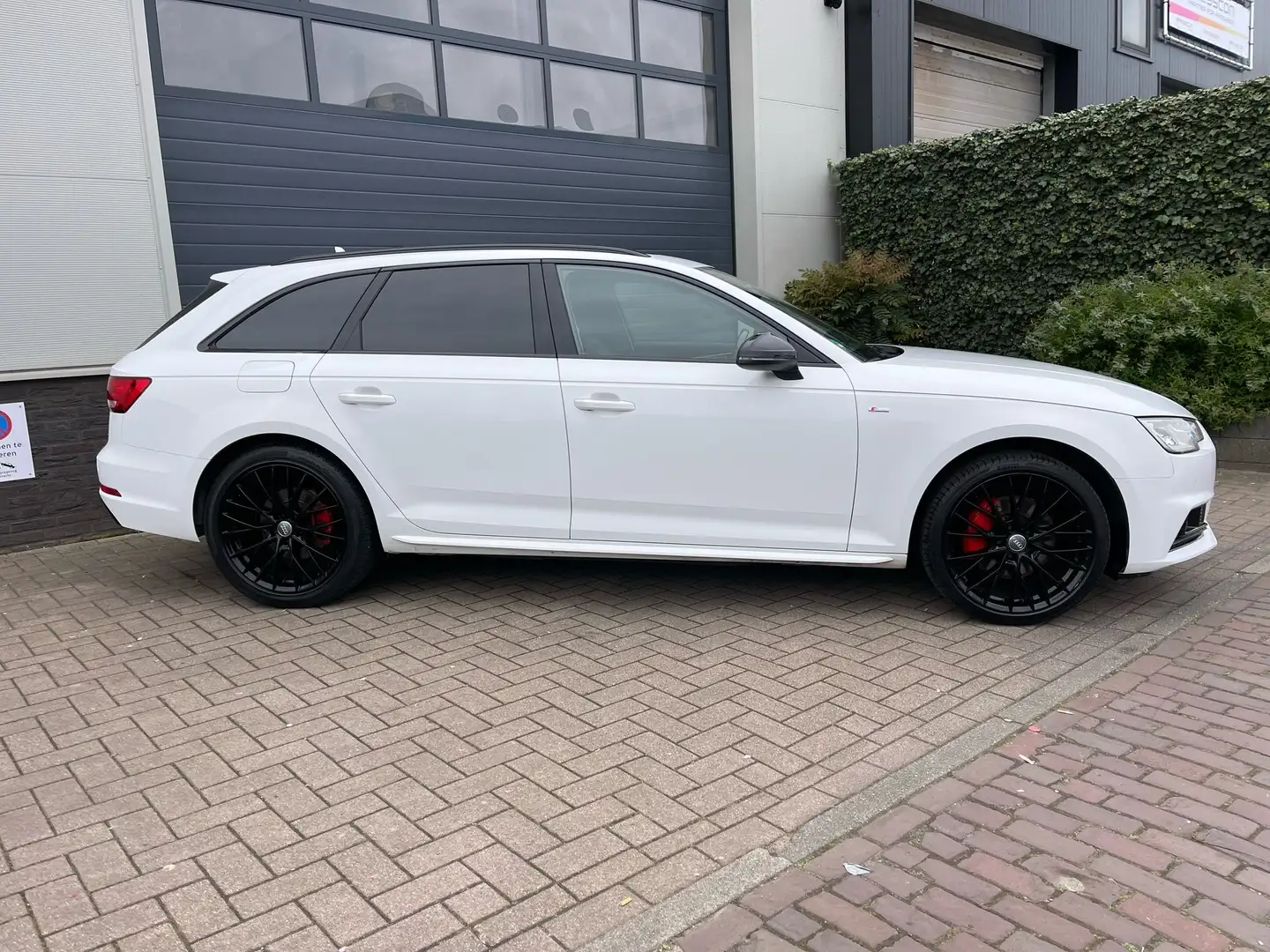 Audi A4 2.0 TDI Des. ProL+ Wit - 1