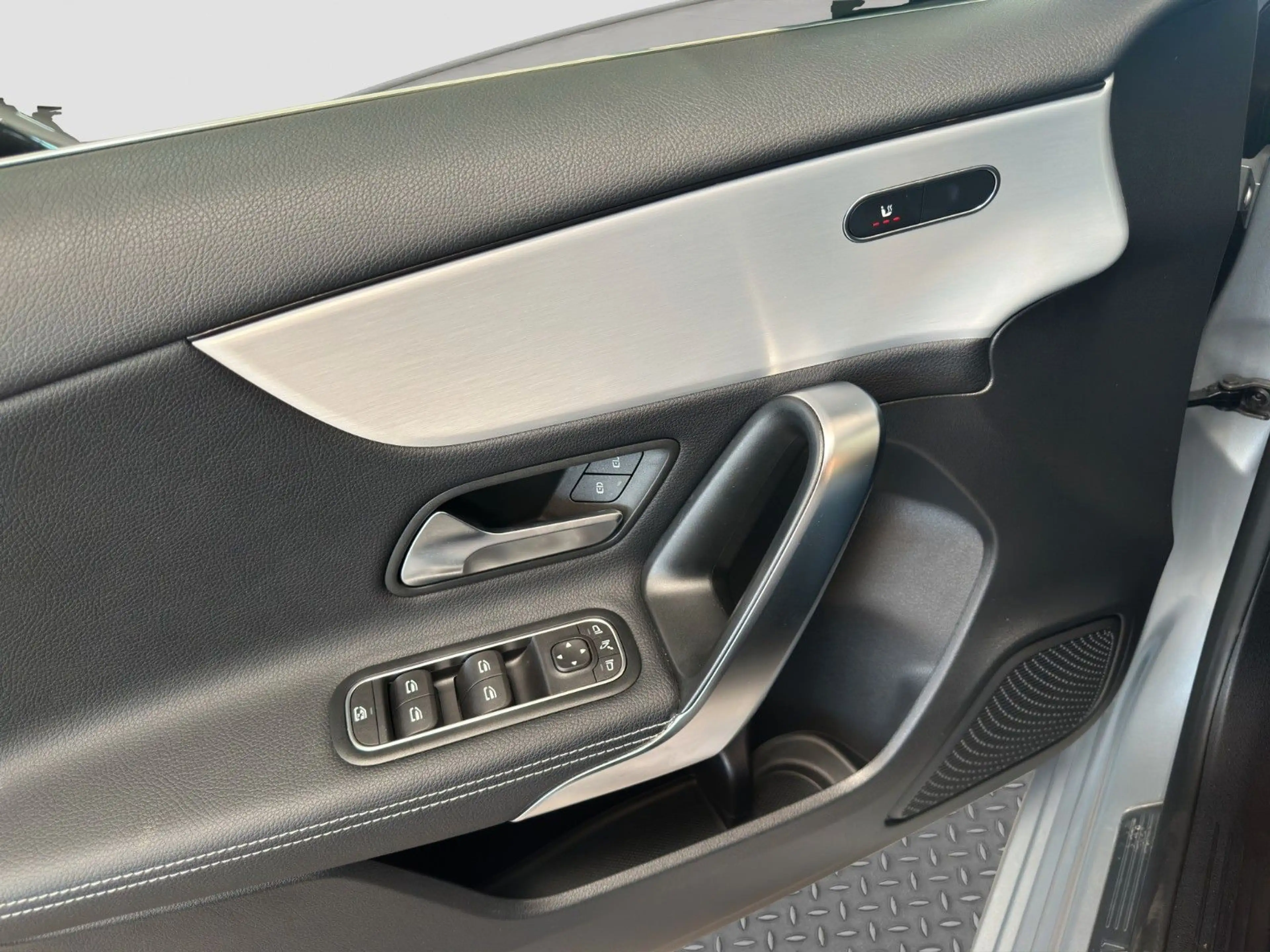 Mercedes-Benz A 200 d LED MBUX PREMIUM SPURASS 360°KAM SHZ — photo 14