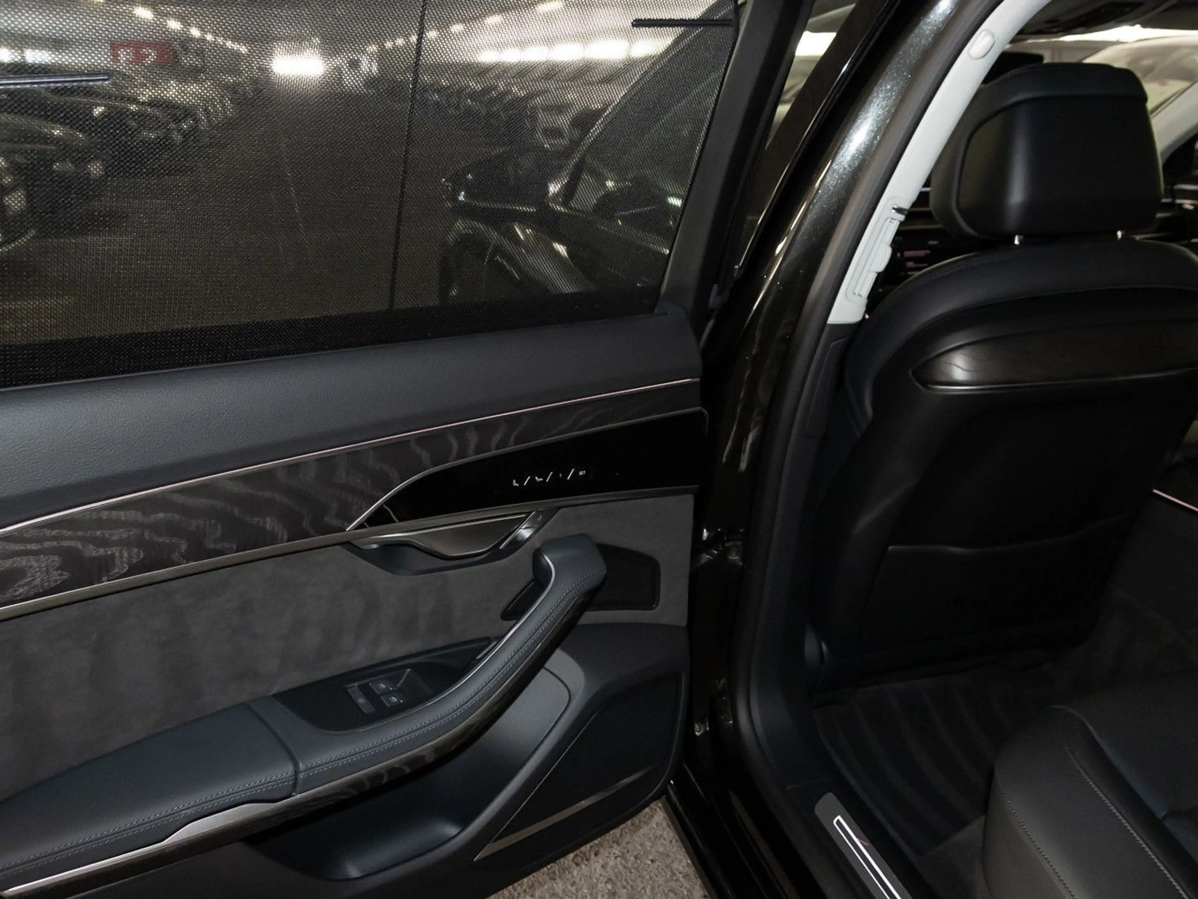 Audi A8 60 TFSI e quattro Pano B&O 360°Kamera 19'' — photo 12