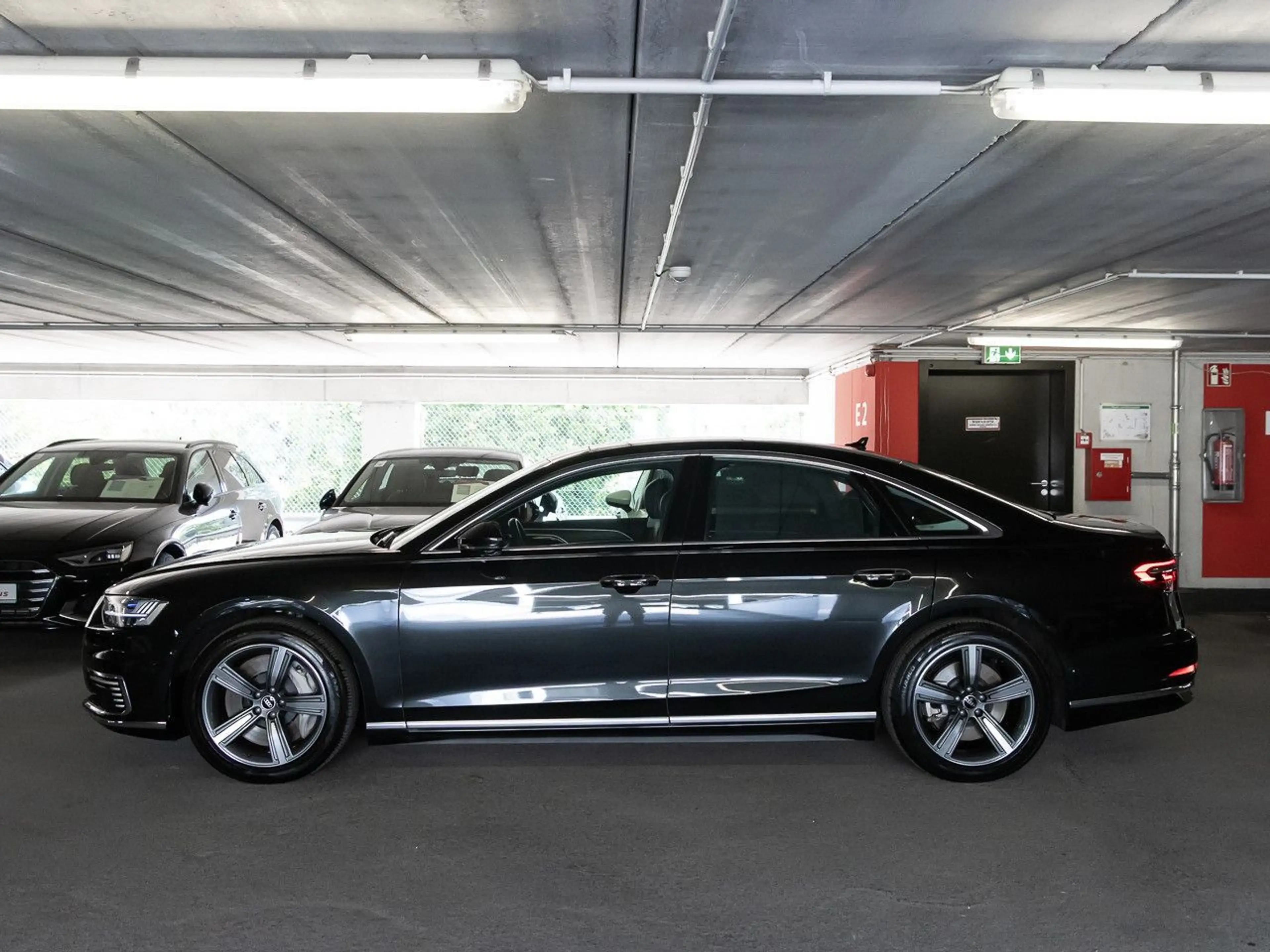 Audi A8 60 TFSI e quattro Pano B&O 360°Kamera 19'' — photo 3