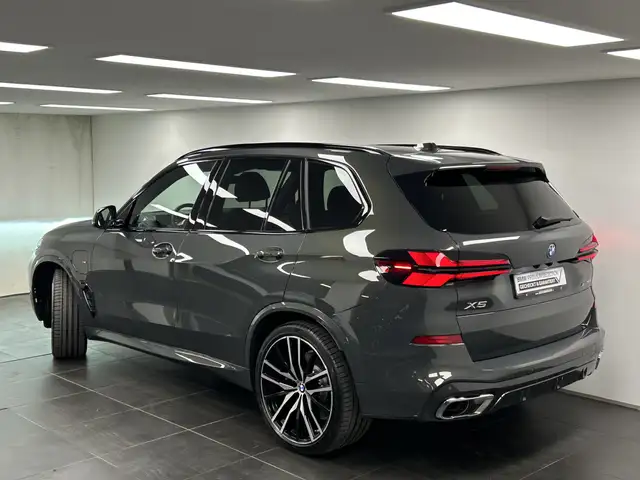 BMW X5 view 4