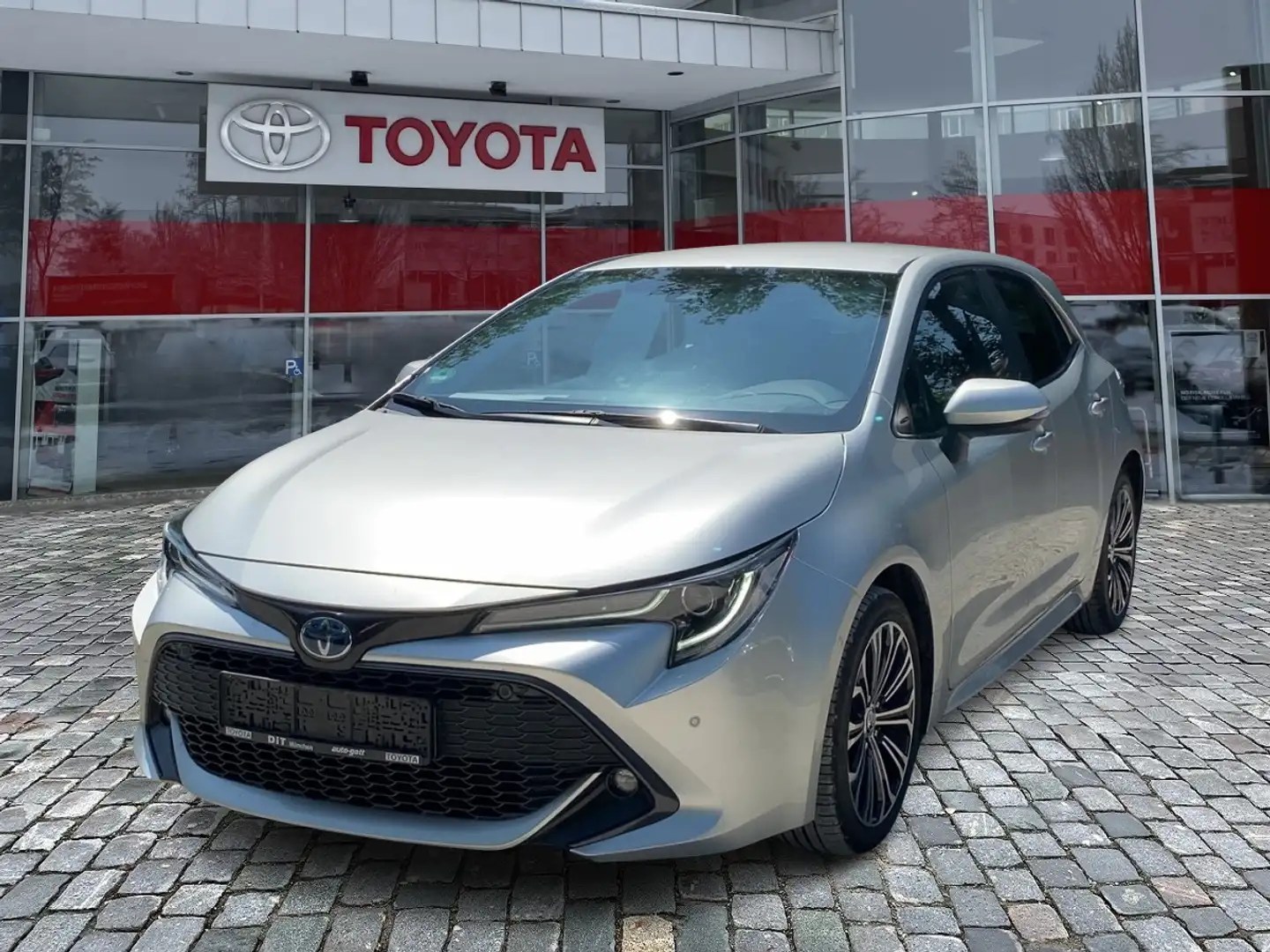 Toyota Corolla 1.8 Hybrid Team D *Technik-Paket* Srebrny - 2